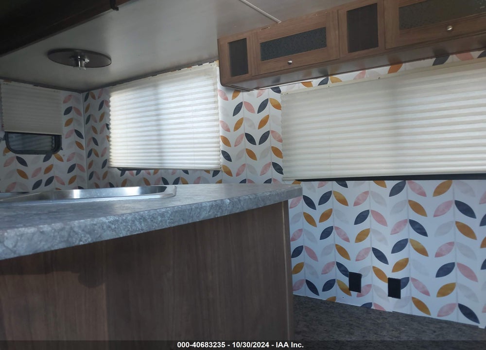 2018 HEARTLAND TRAVEL TRAILER VIN: 5SFPB3724JE366501