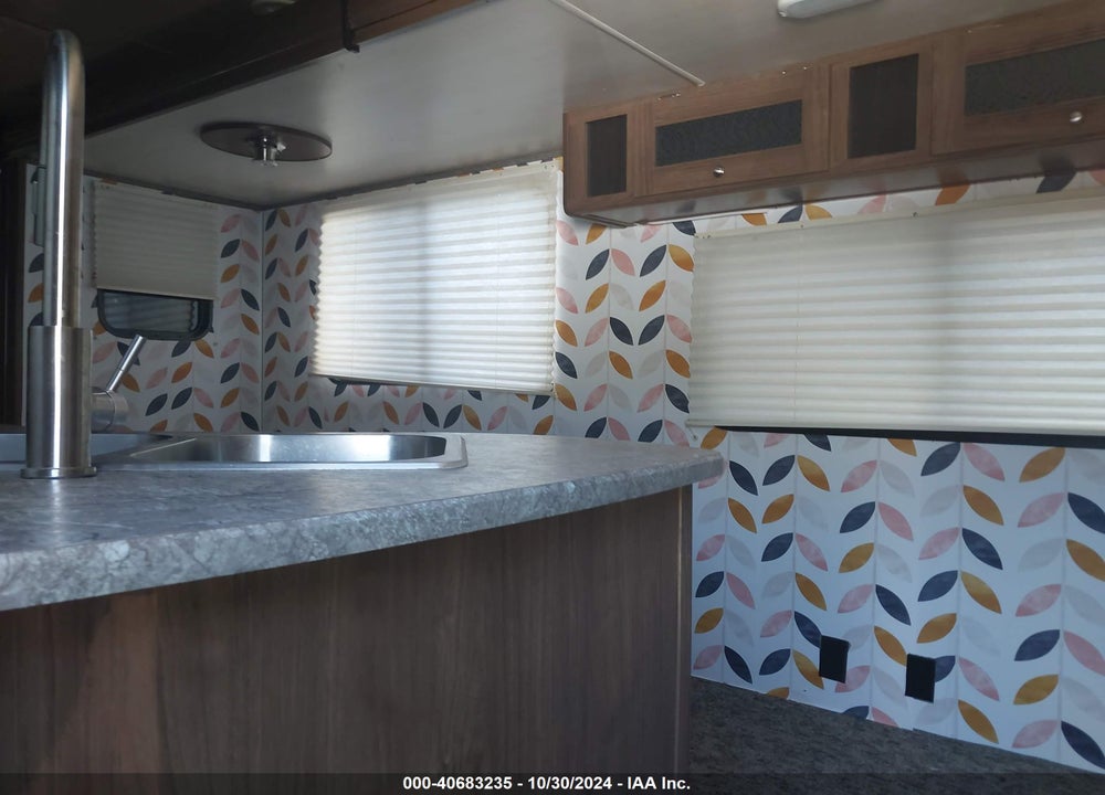 2018 HEARTLAND TRAVEL TRAILER VIN: 5SFPB3724JE366501