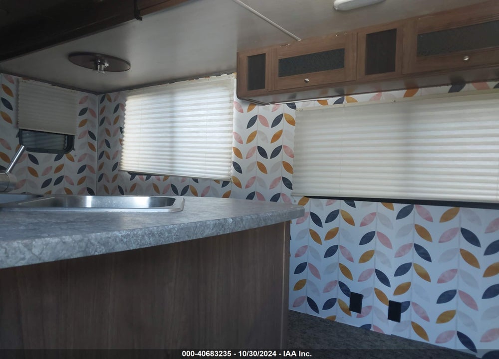 2018 HEARTLAND TRAVEL TRAILER VIN: 5SFPB3724JE366501