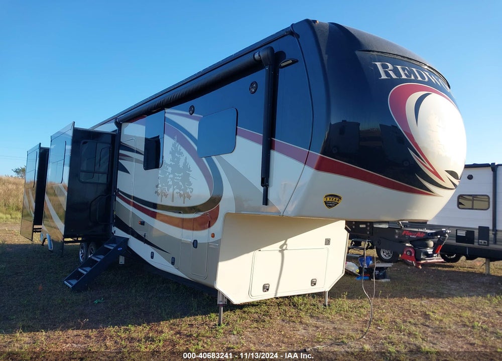 2018 REDWOOD OTHER VIN: 4YDF39927J9340203