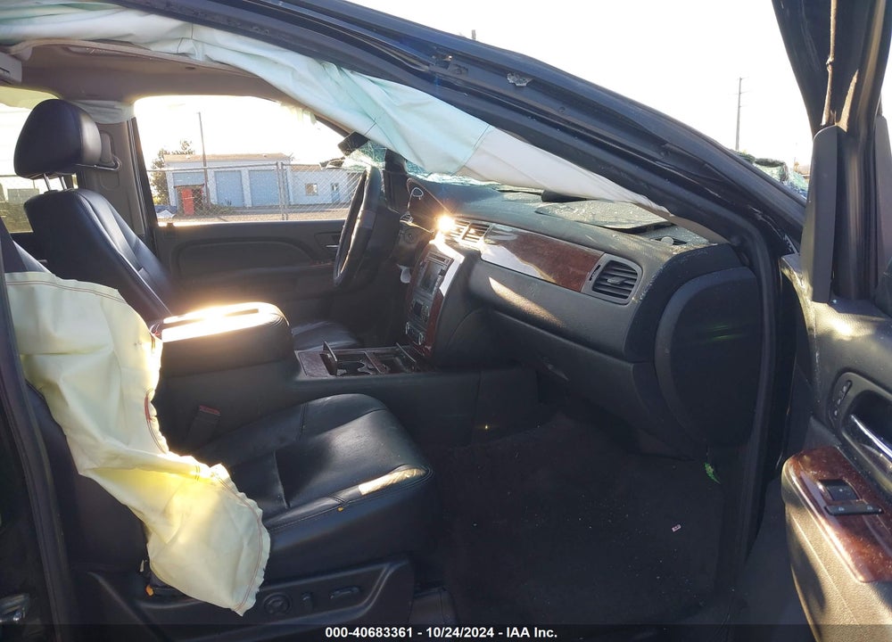 2011 CHEVROLET TAHOE LTZ VIN: 1GNSKCE08BR143250