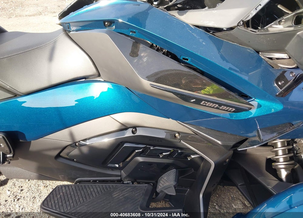 2023 CAN-AM SPYDER ROADSTER RT/RT LIMITED VIN: 2BXNBDD24PV000559
