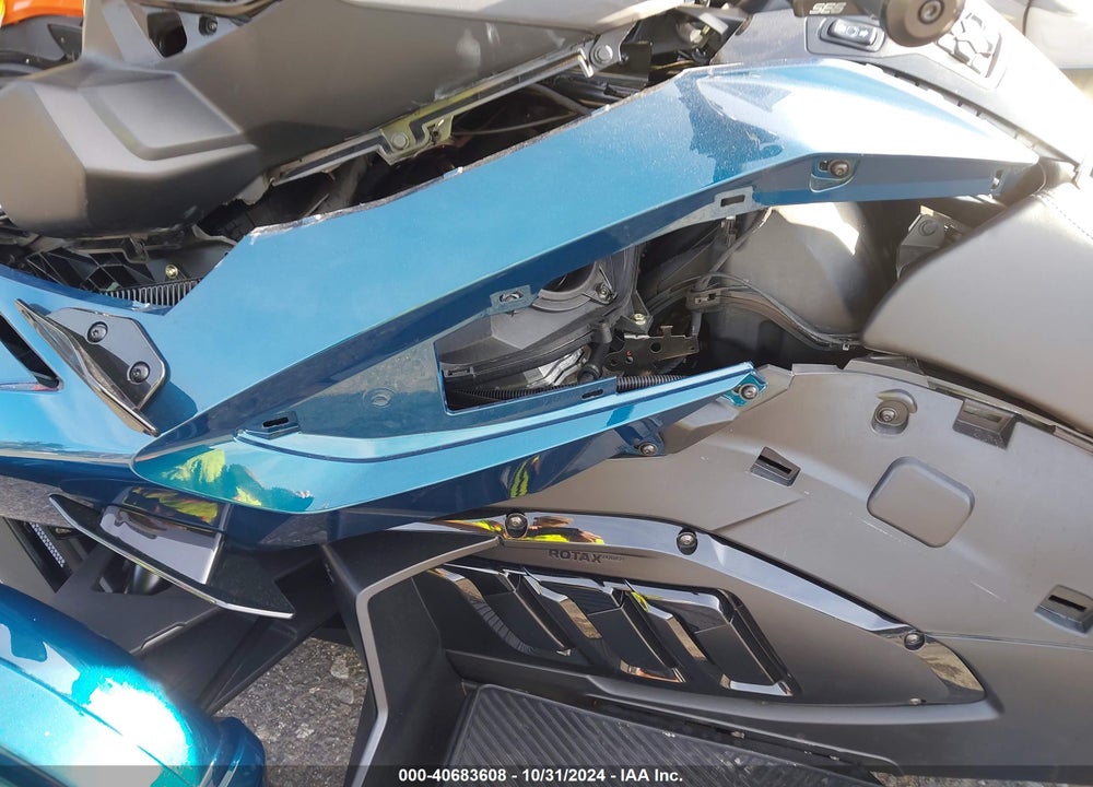 2023 CAN-AM SPYDER ROADSTER RT/RT LIMITED VIN: 2BXNBDD24PV000559