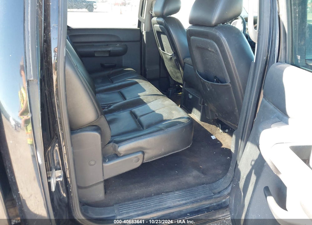2011 CHEVROLET SILVERADO 1500 LT VIN: 3GCPCSE05BG353150