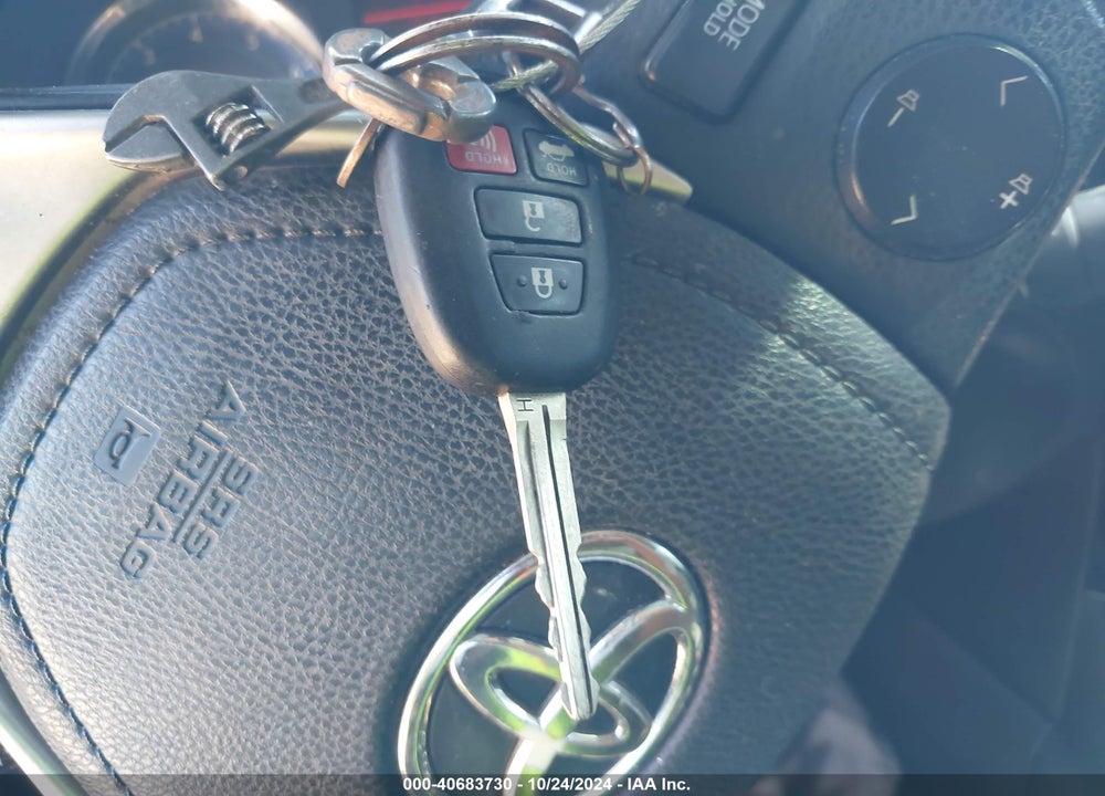 2017 TOYOTA COROLLA LE VIN: 5YFBURHE1HP707935