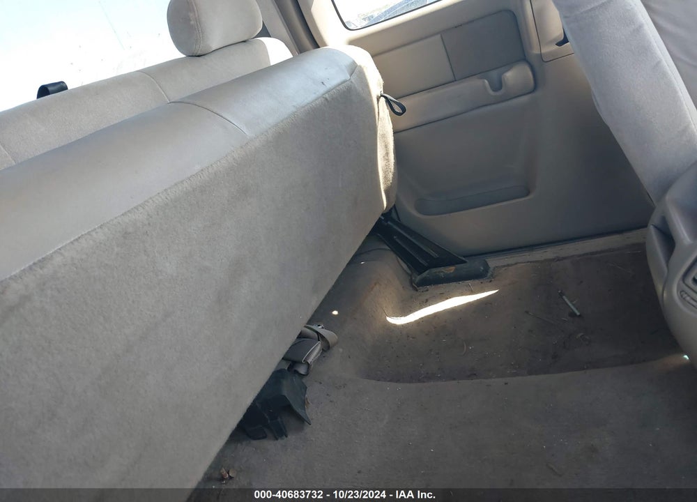 2001 CHEVROLET SILVERADO 1500 LS VIN: 2GCEK19T811173659