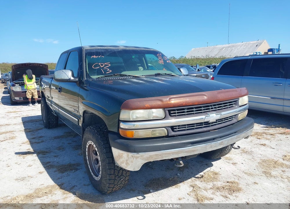 2001 CHEVROLET SILVERADO 1500 LS VIN: 2GCEK19T811173659