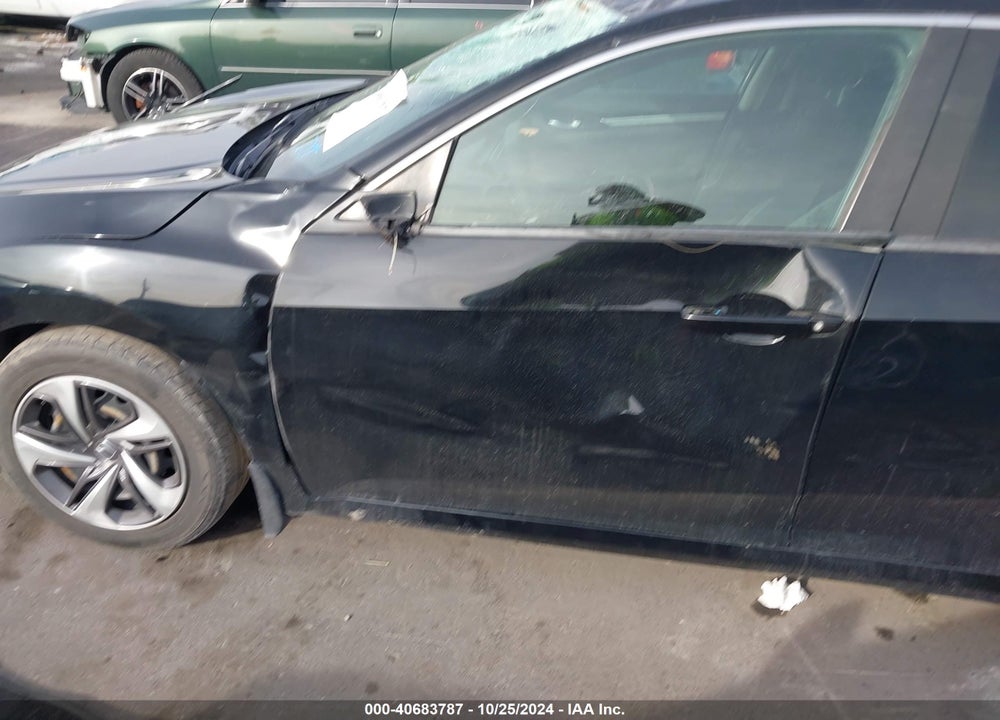 2019 HONDA CIVIC LX VIN: 19XFC2F68KE203852