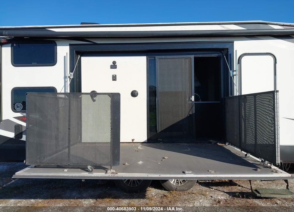 2017 FOREST RIVER XLR NITRO TRAVEL TRAILER VIN: 4X4TXLE21HF163716