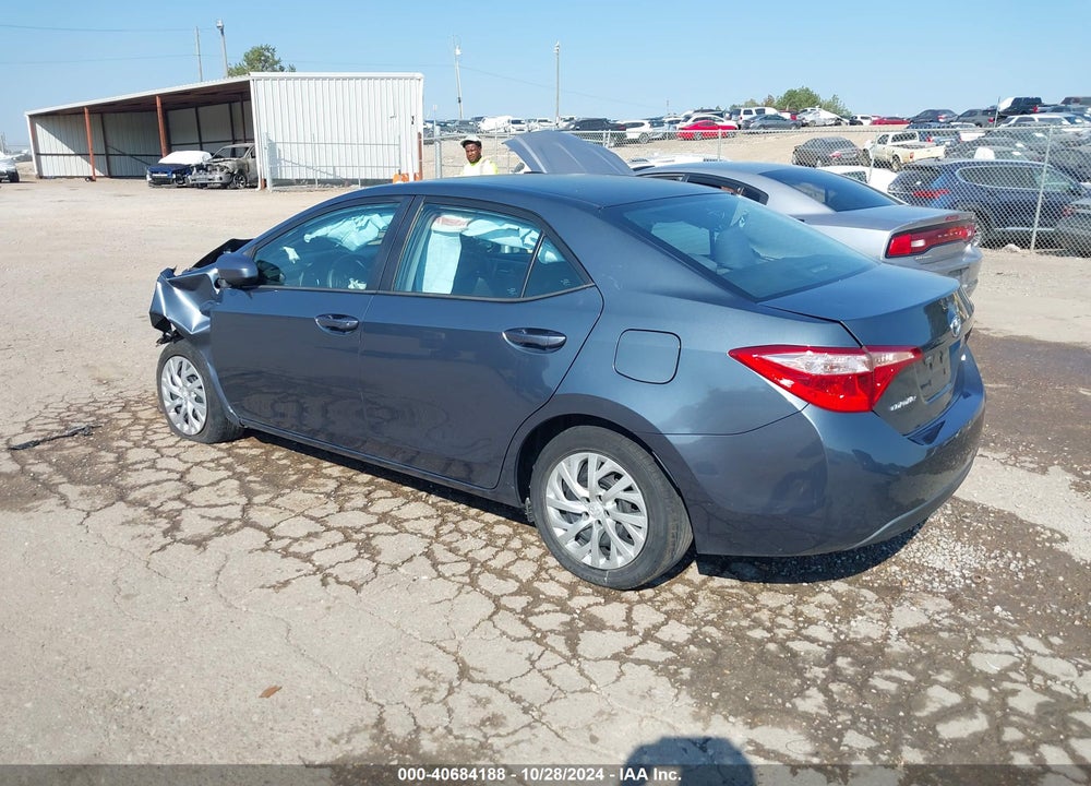2018 TOYOTA COROLLA LE VIN: 5YFBURHE0JP798511