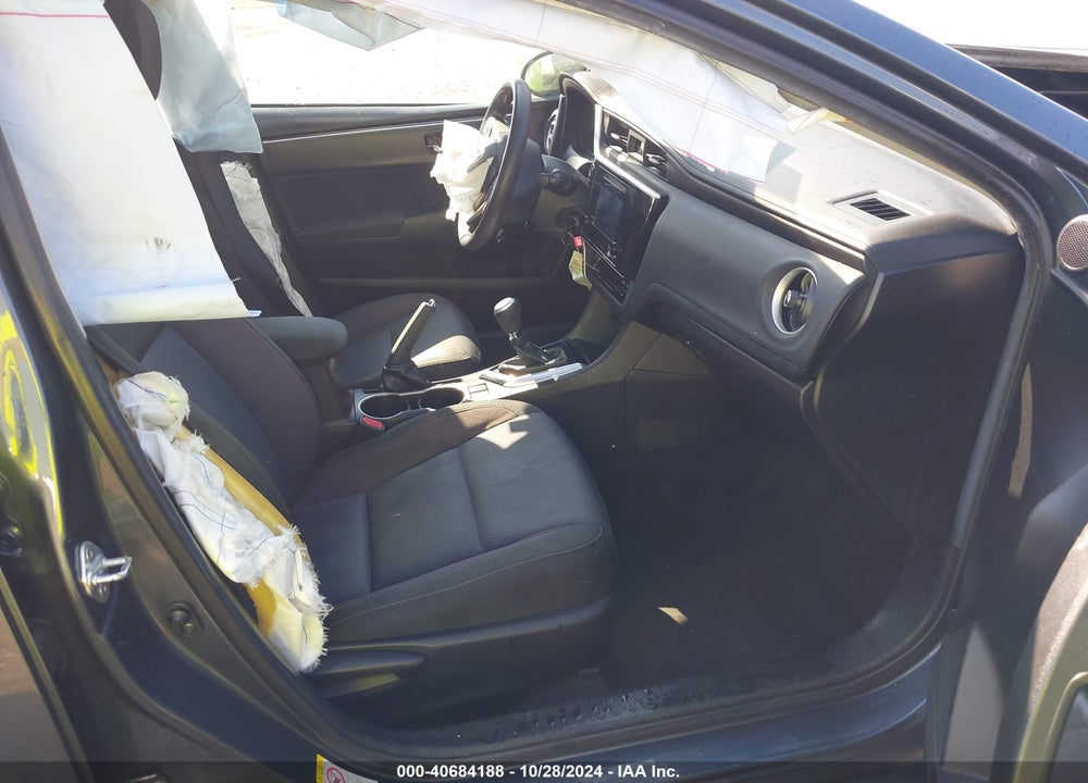 2018 TOYOTA COROLLA LE VIN: 5YFBURHE0JP798511