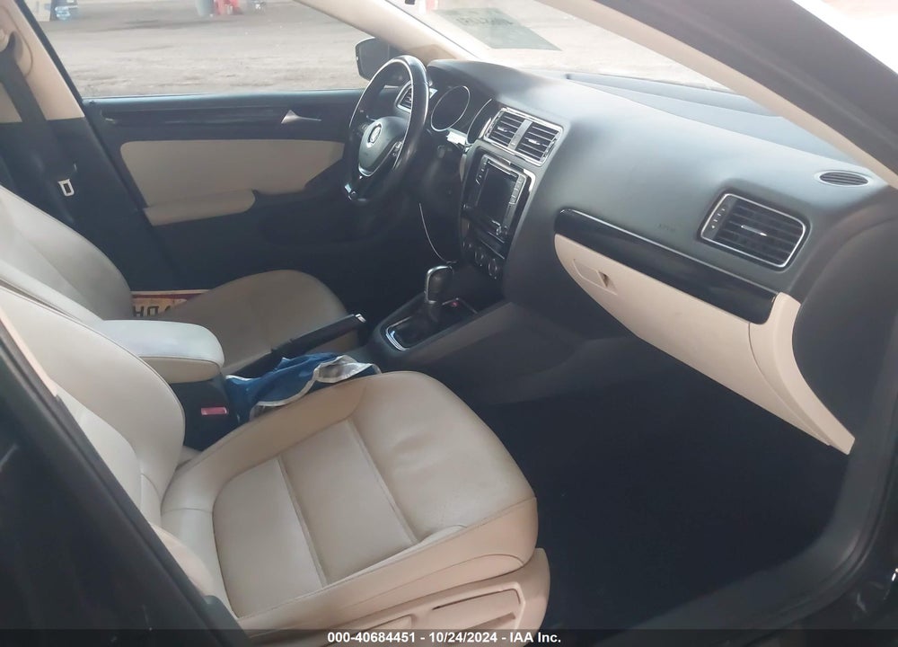 2017 VOLKSWAGEN JETTA 1.8T SEL/1.8T SEL PREMIUM VIN: 3VWL17AJ3HM300079