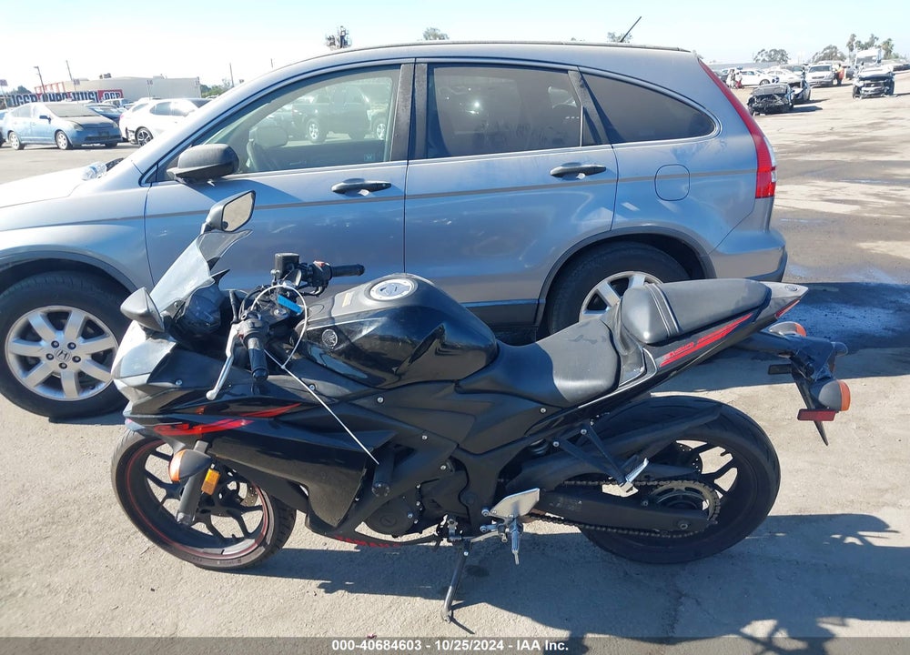 2015 YAMAHA YZFR3 VIN: MH3RH06Y0FK007882