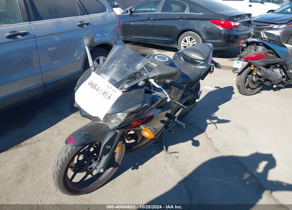 2015 YAMAHA YZFR3 VIN: MH3RH06Y0FK007882