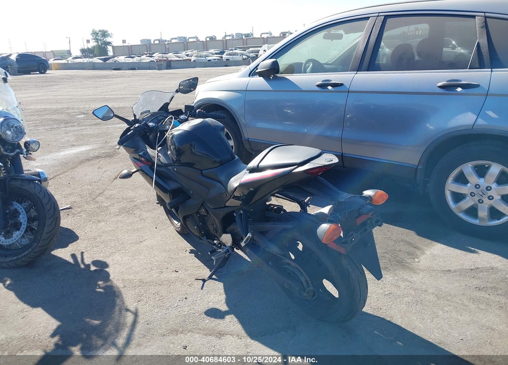 2015 YAMAHA YZFR3 VIN: MH3RH06Y0FK007882
