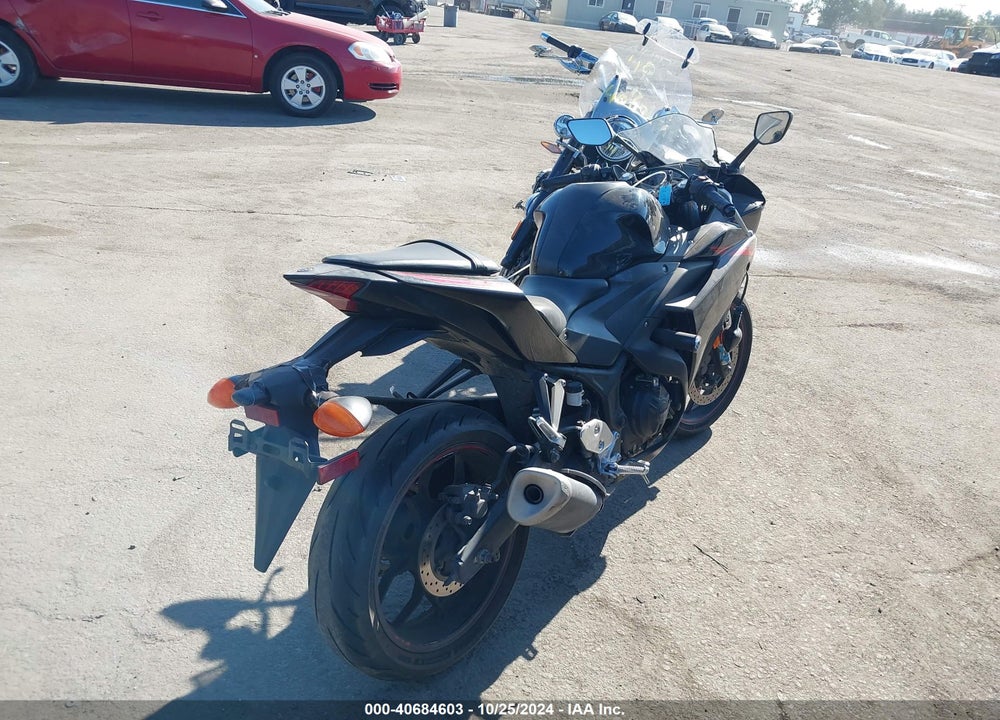 2015 YAMAHA YZFR3 VIN: MH3RH06Y0FK007882