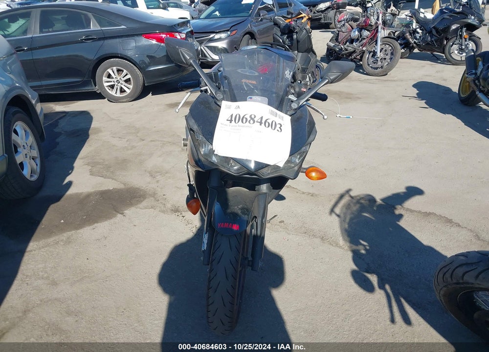 2015 YAMAHA YZFR3 VIN: MH3RH06Y0FK007882