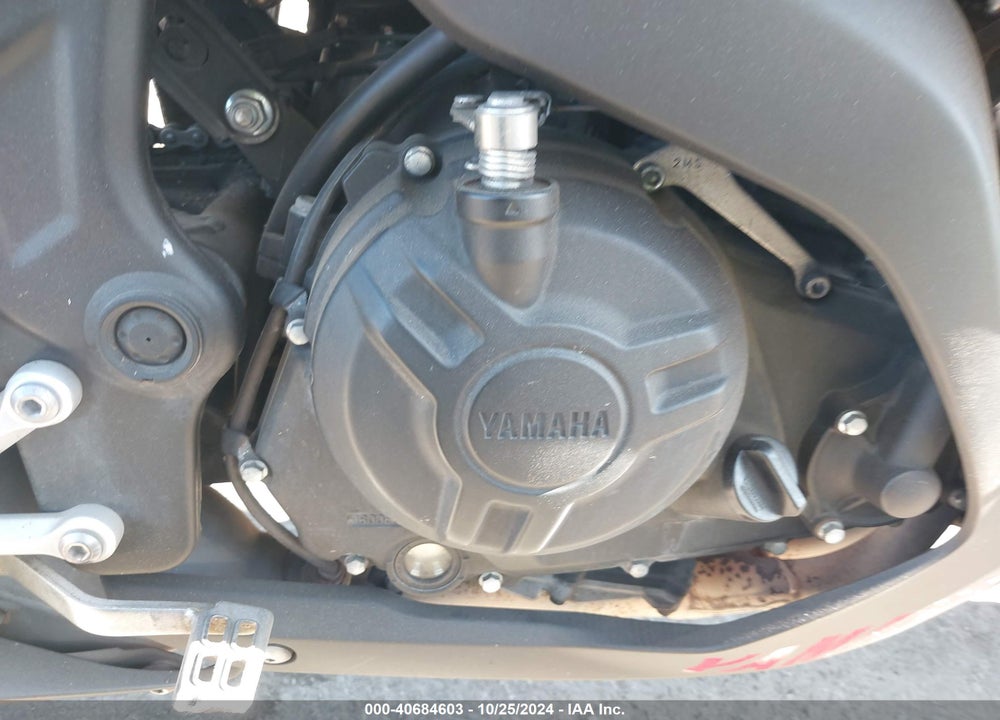 2015 YAMAHA YZFR3 VIN: MH3RH06Y0FK007882