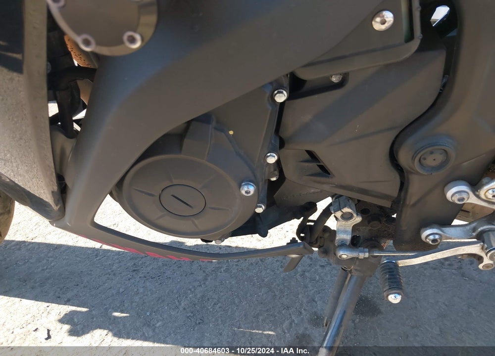 2015 YAMAHA YZFR3 VIN: MH3RH06Y0FK007882