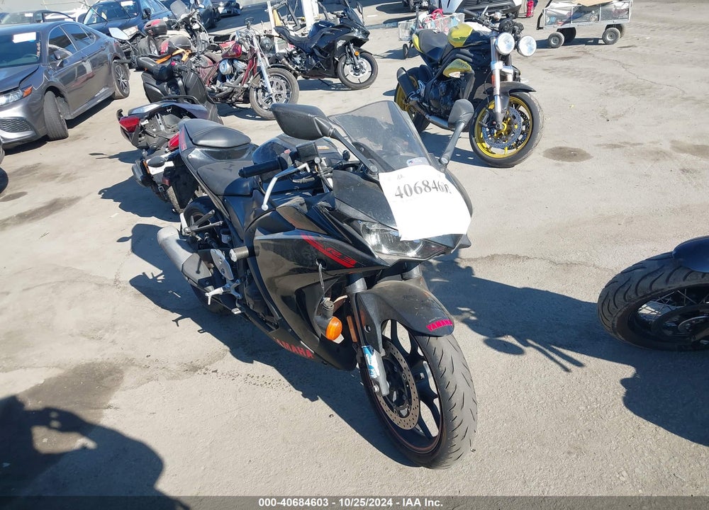 2015 YAMAHA YZFR3 VIN: MH3RH06Y0FK007882