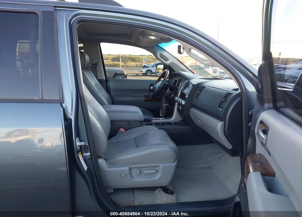 2010 TOYOTA SEQUOIA PLATINUM 5.7L V8 VIN: 5TDDW5G18AS038991