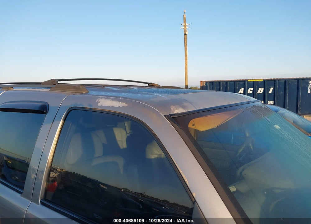 2001 CHEVROLET TAHOE LT VIN: 1GNEC13T41R122082