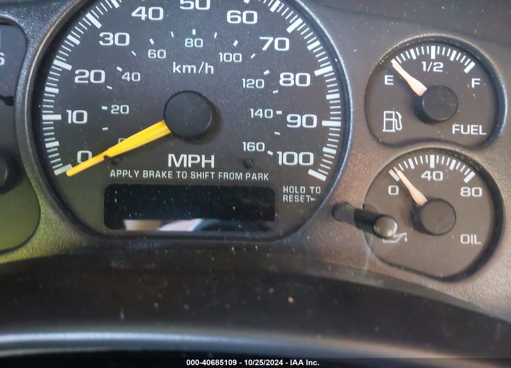 2001 CHEVROLET TAHOE LT VIN: 1GNEC13T41R122082
