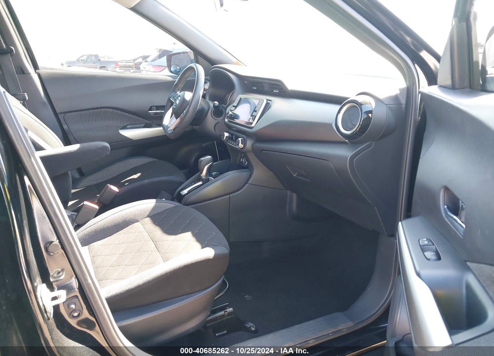 2018 NISSAN KICKS SV VIN: 3N1CP5CU2JL512953