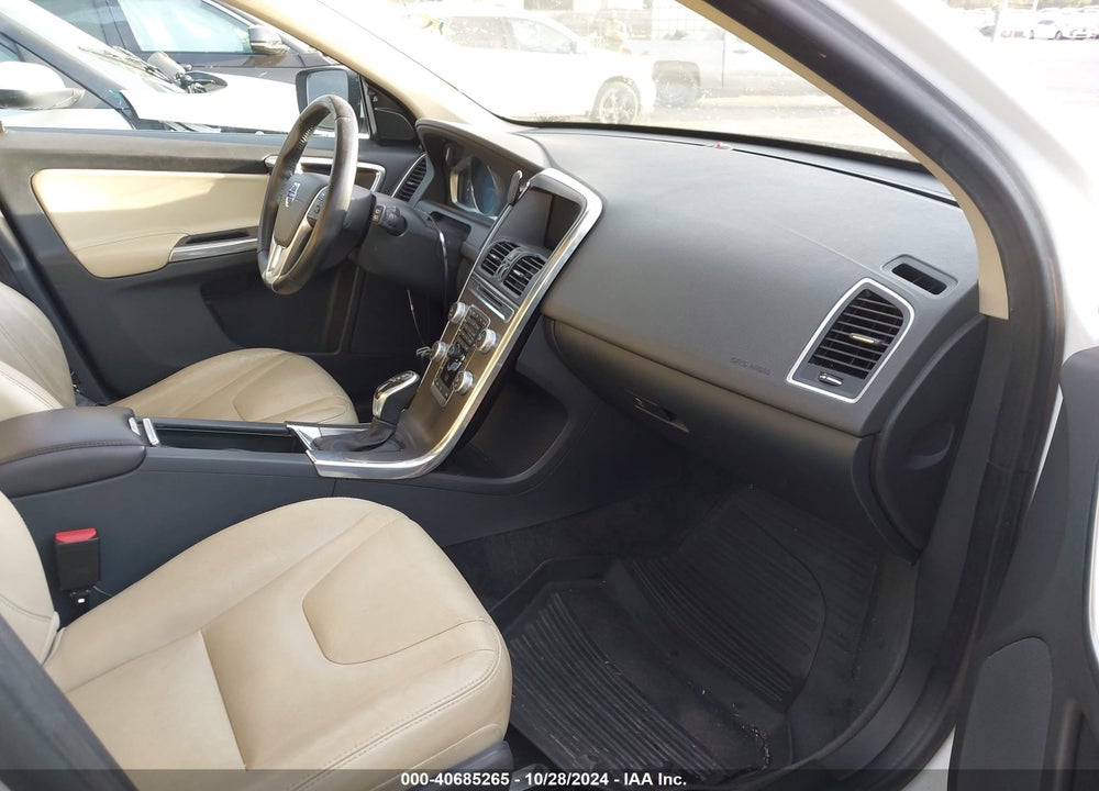 2016 VOLVO XC60 T5 DRIVE-E PREMIER VIN: YV440MDK2G2914038