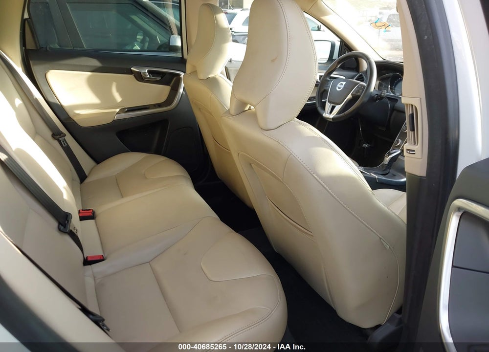 2016 VOLVO XC60 T5 DRIVE-E PREMIER VIN: YV440MDK2G2914038