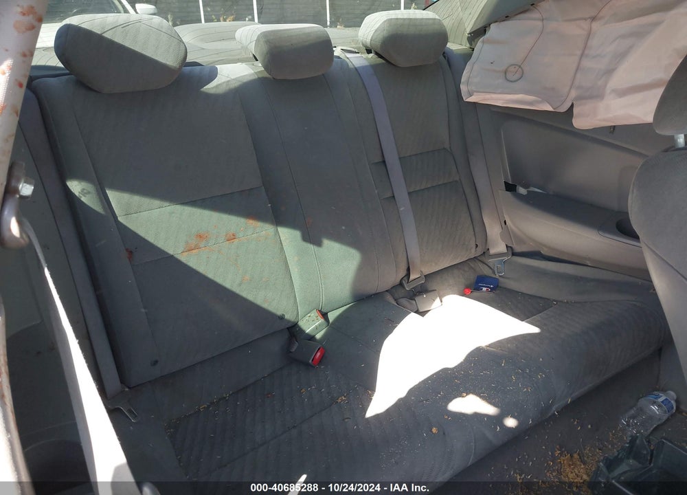 2011 HONDA CIVIC LX VIN: 2HGFG1B6XBH518808