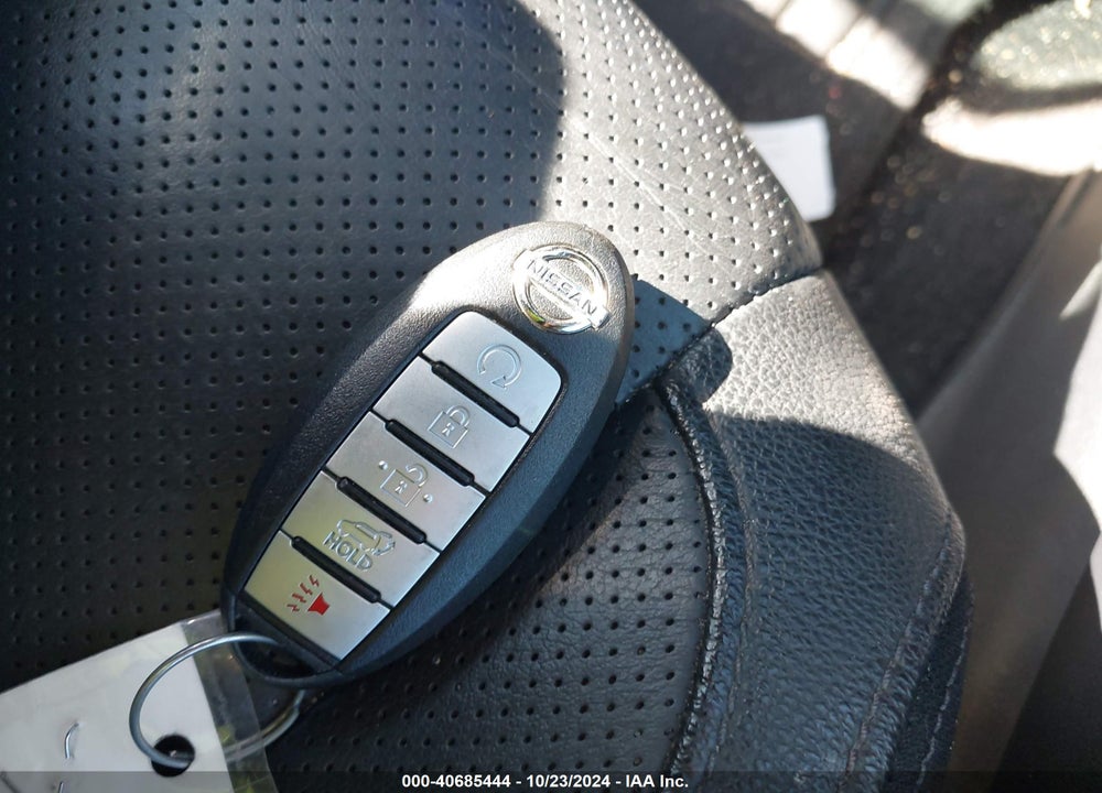 2017 NISSAN ROGUE SL VIN: 5N1AT2MV5HC748486