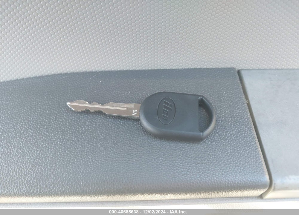 2008 FORD ESCAPE XLT VIN: 1FMCU03108KB48988