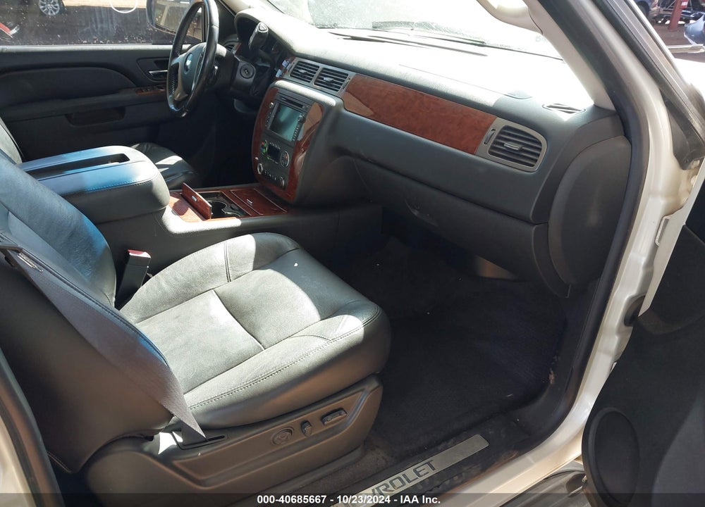 2010 CHEVROLET TAHOE LTZ VIN: 1GNUCCE03AR210681
