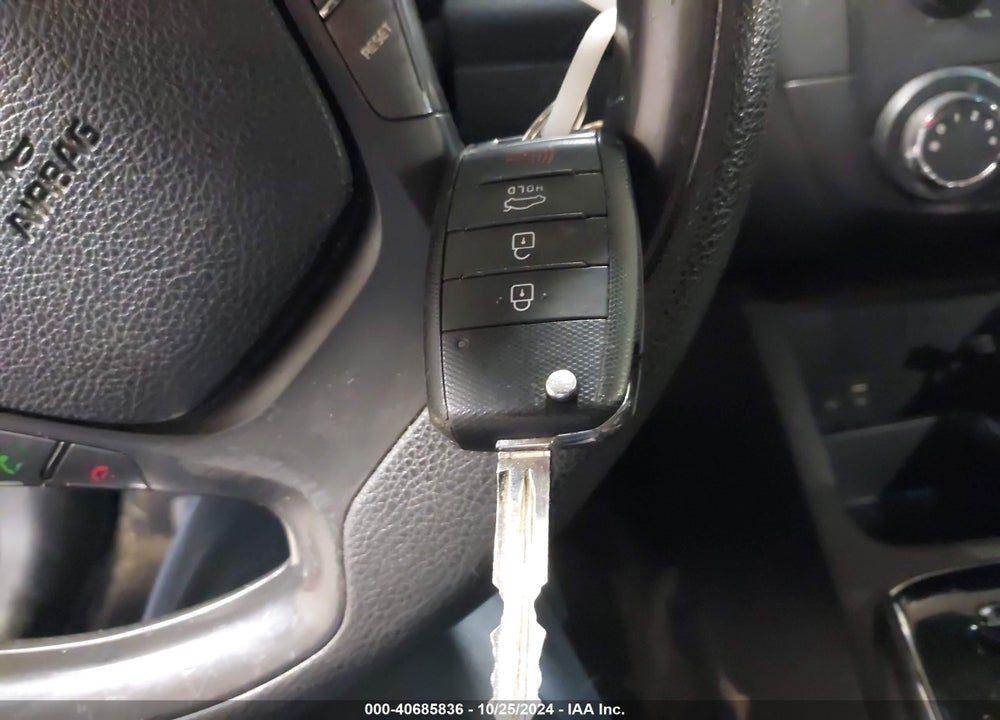 2017 KIA FORTE VIN: 3KPFK4A79HE031631