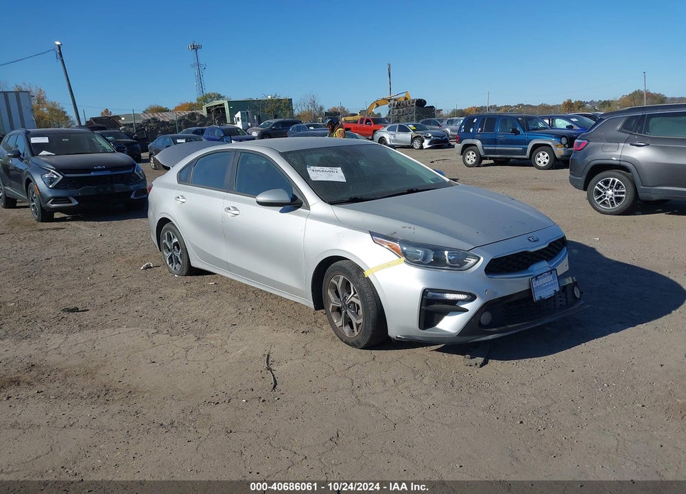 2019 KIA FORTE LXS VIN: 3KPF24AD7KE114052