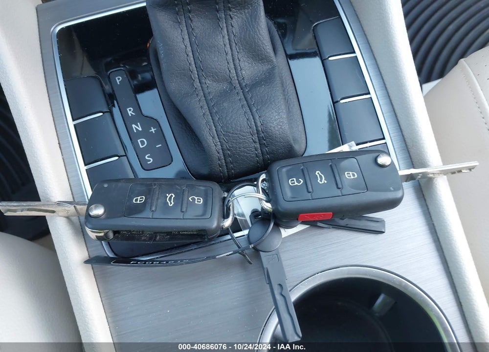 2015 VOLKSWAGEN PASSAT 2.0L TDI SE VIN: 1VWBV7A32FC064816