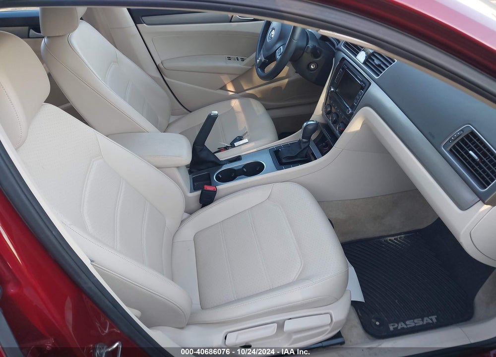 2015 VOLKSWAGEN PASSAT 2.0L TDI SE VIN: 1VWBV7A32FC064816
