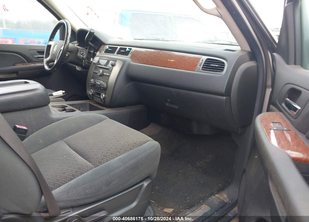 2007 GMC YUKON SLE VIN: 1GKFC13047J301897