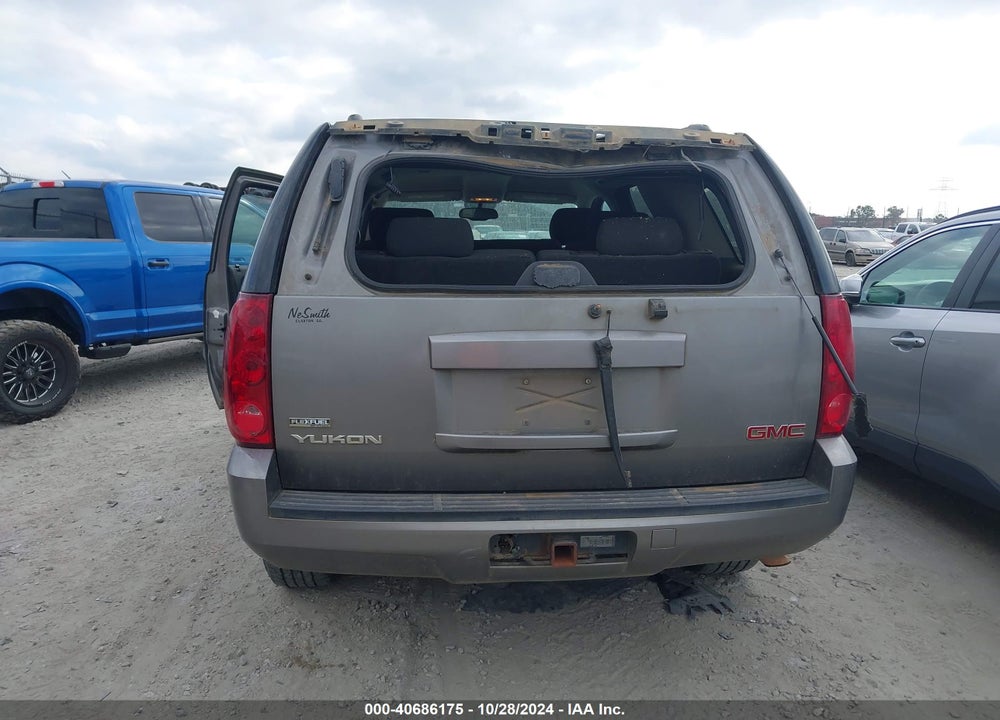 2007 GMC YUKON SLE VIN: 1GKFC13047J301897