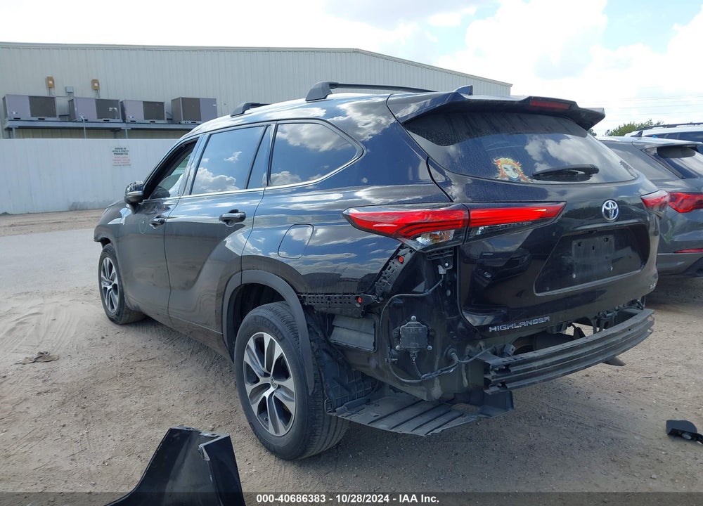 2021 TOYOTA HIGHLANDER XLE VIN: 5TDGZRAH3MS050715