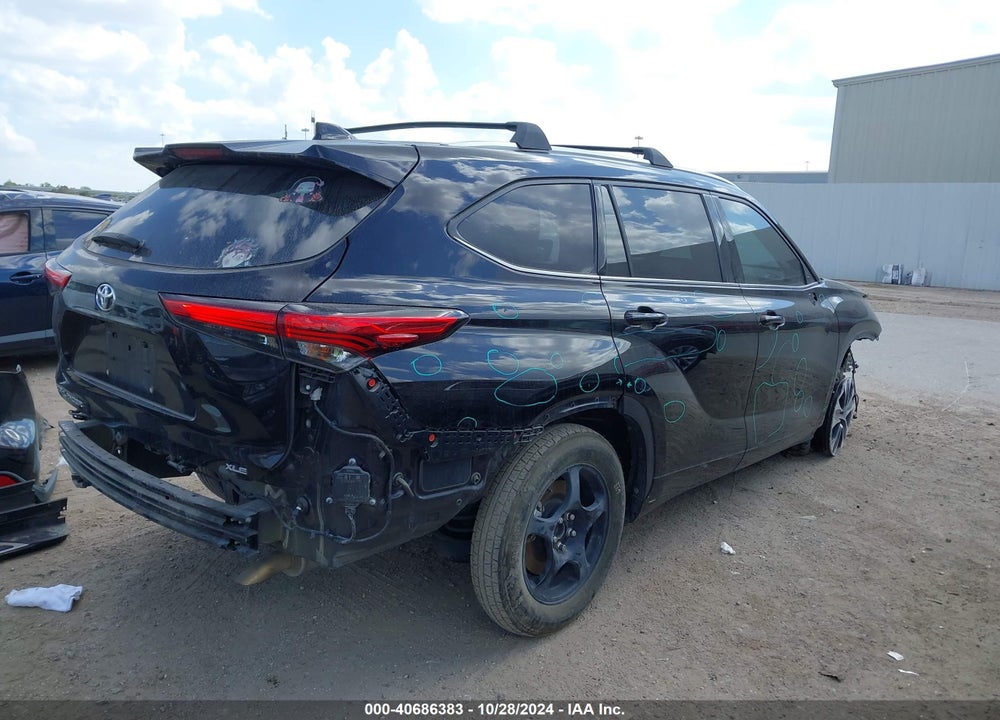 2021 TOYOTA HIGHLANDER XLE VIN: 5TDGZRAH3MS050715