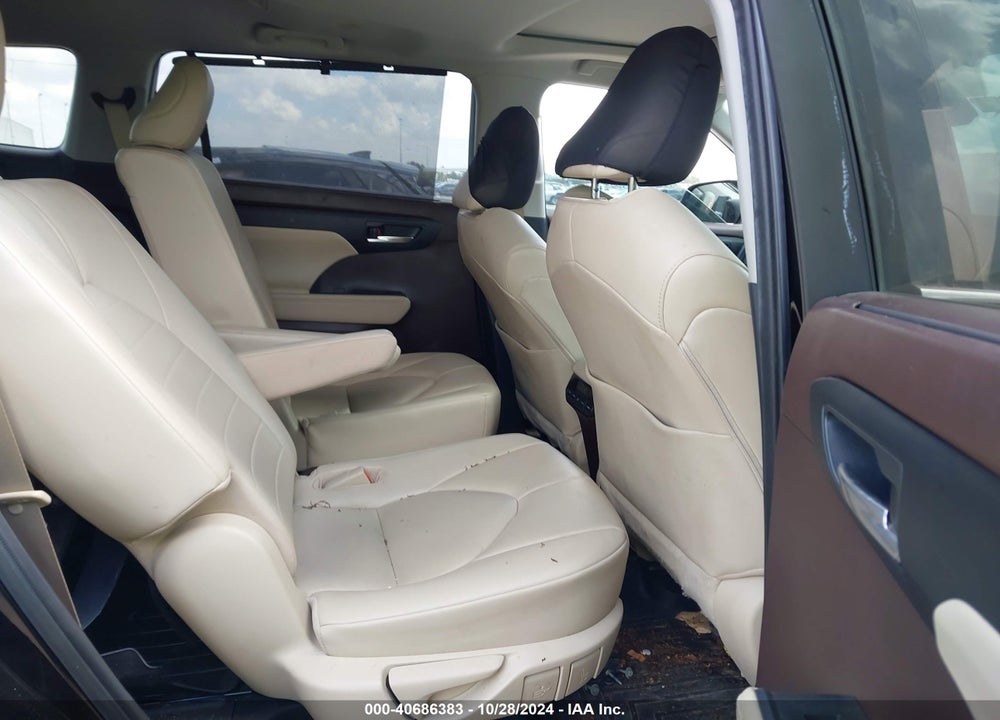 2021 TOYOTA HIGHLANDER XLE VIN: 5TDGZRAH3MS050715