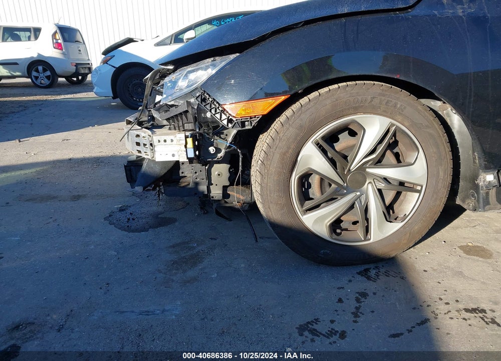 2018 HONDA CIVIC VIN: 2HGFC2F57JH558216