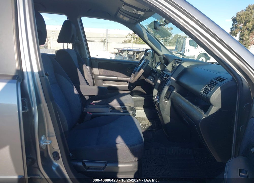 2005 HONDA CR-V LX VIN: JHLRD68585C015941