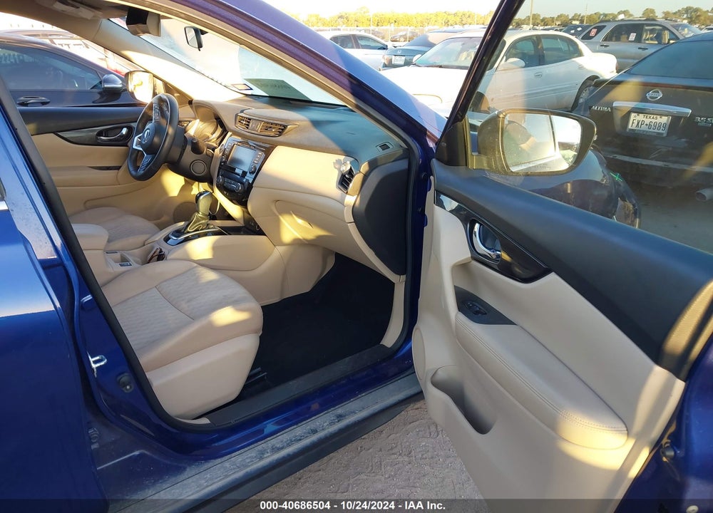 2018 NISSAN ROGUE SV VIN: KNMAT2MT2JP578587