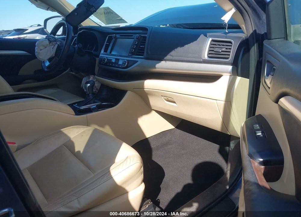 2014 TOYOTA HIGHLANDER XLE V6 VIN: 5TDKKRFHXES017980