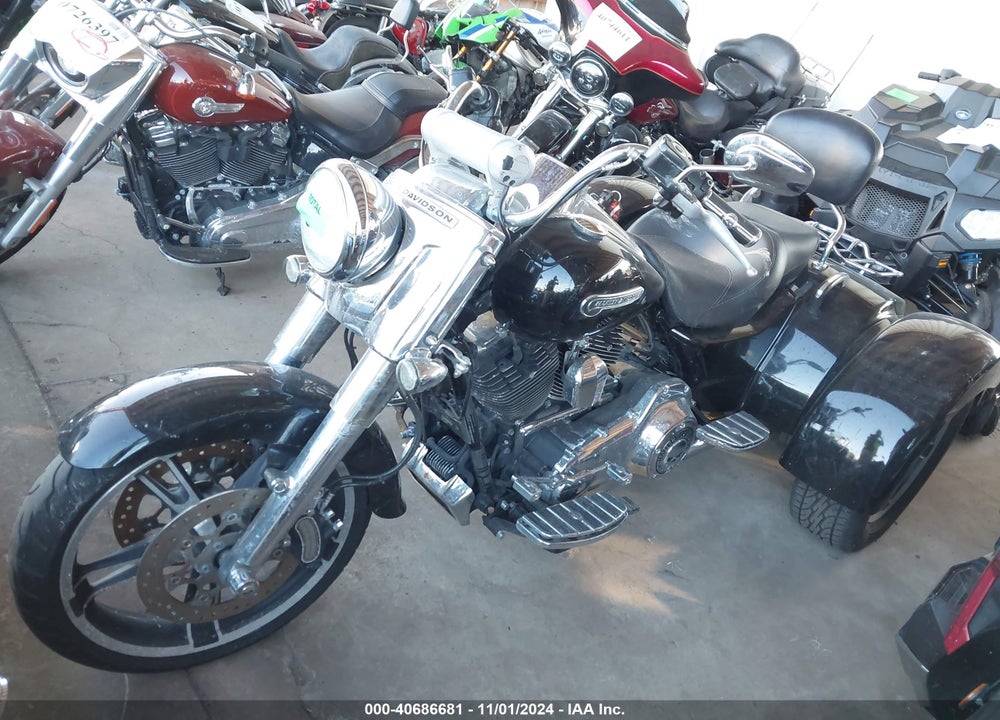 2015 HARLEY-DAVIDSON FLRT FREE WHEELER VIN: 1HD1MCM16FB862616