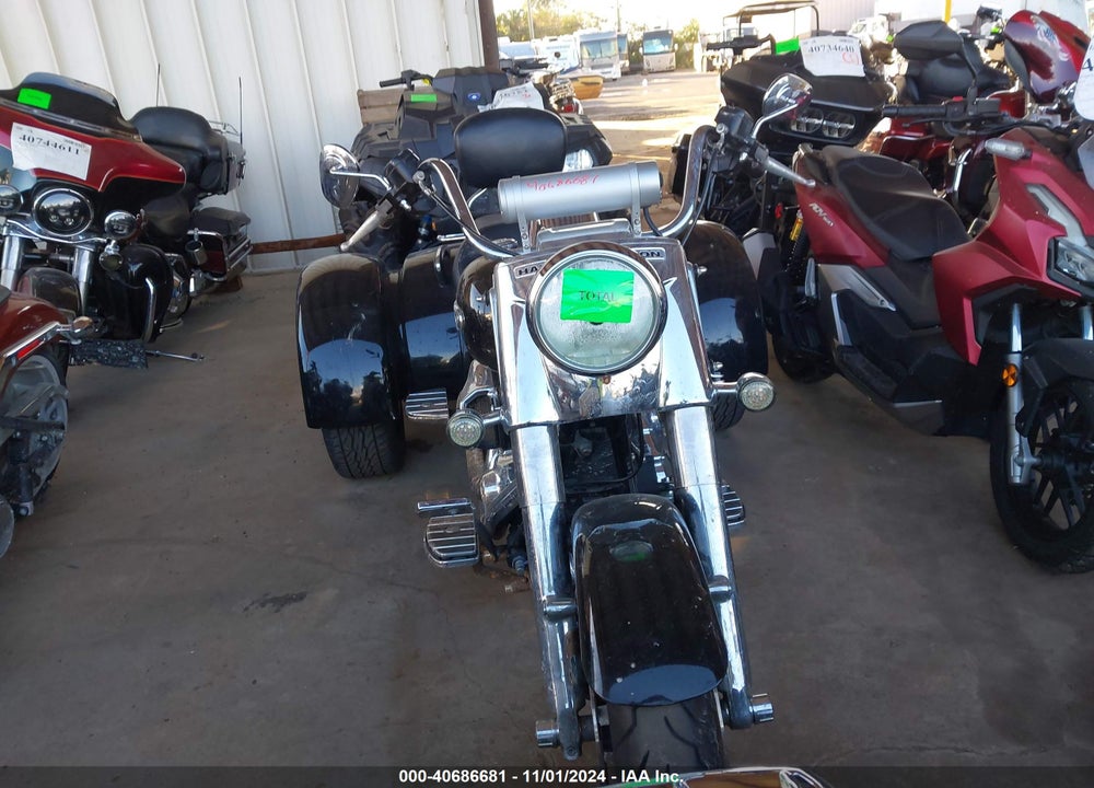 2015 HARLEY-DAVIDSON FLRT FREE WHEELER VIN: 1HD1MCM16FB862616