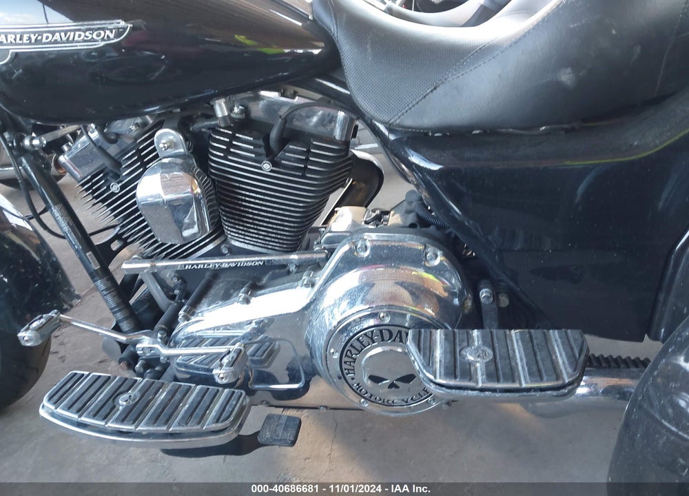 2015 HARLEY-DAVIDSON FLRT FREE WHEELER VIN: 1HD1MCM16FB862616
